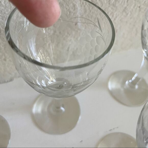 Set of 5 Vintage Sherry Glasses with Etchings Grape and Vine Leaves - Picture 4 of 10